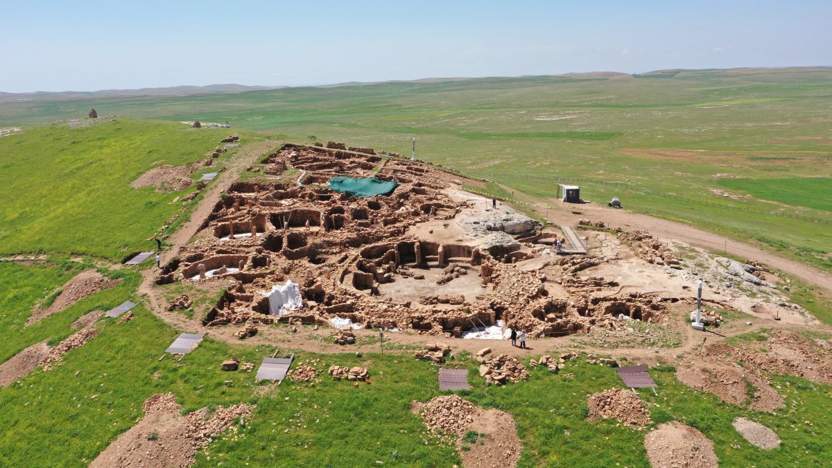 A general view of the excavation site in Karahantepe, as part of the Taş Tepeler Project, Şanlıurfa, Türkiye, April 27, 2026. (AA Photo)