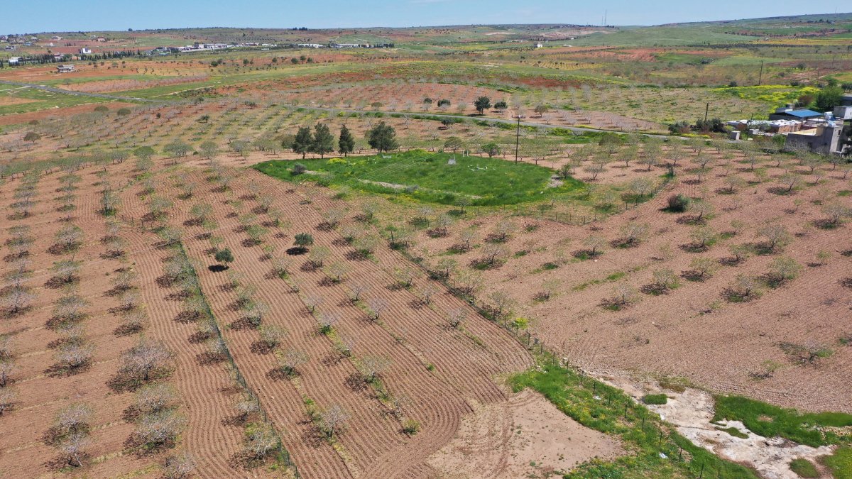 Aerial view of the Ayanlar Höyük in the Karaköprü district in Şanlıurfa, April 30, 2026. (AA Photo)