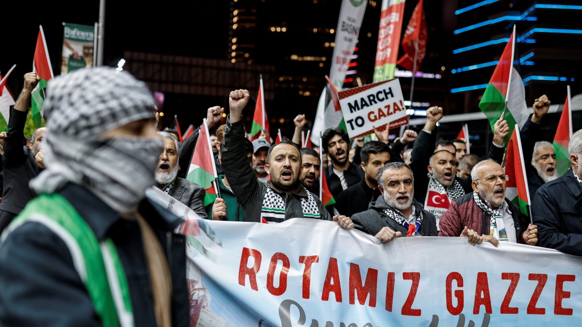 Pro-Palestinian demonstrators take part in a protest against Israel's interception of aid ships bound for Gaza in international waters, outside the Israeli consulate in Istanbul, April 30, 2026. (Reuters Photo)