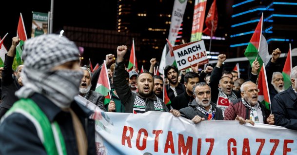 Pro-Palestinian demonstrators take part in a protest against Israel's interception of aid ships bound for Gaza in international waters, outside the Israeli consulate in Istanbul, April 30, 2026. (Reuters Photo)