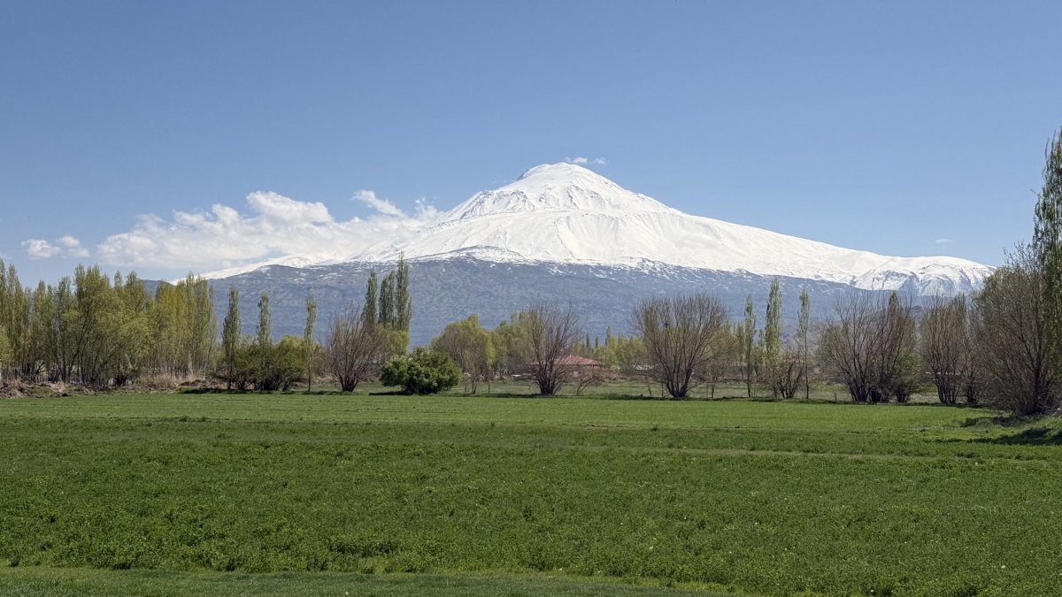 A general view of the summit of Mount Ağrı, Ağrı, eastern Türkiye, April 16, 2026. (AA Photo)