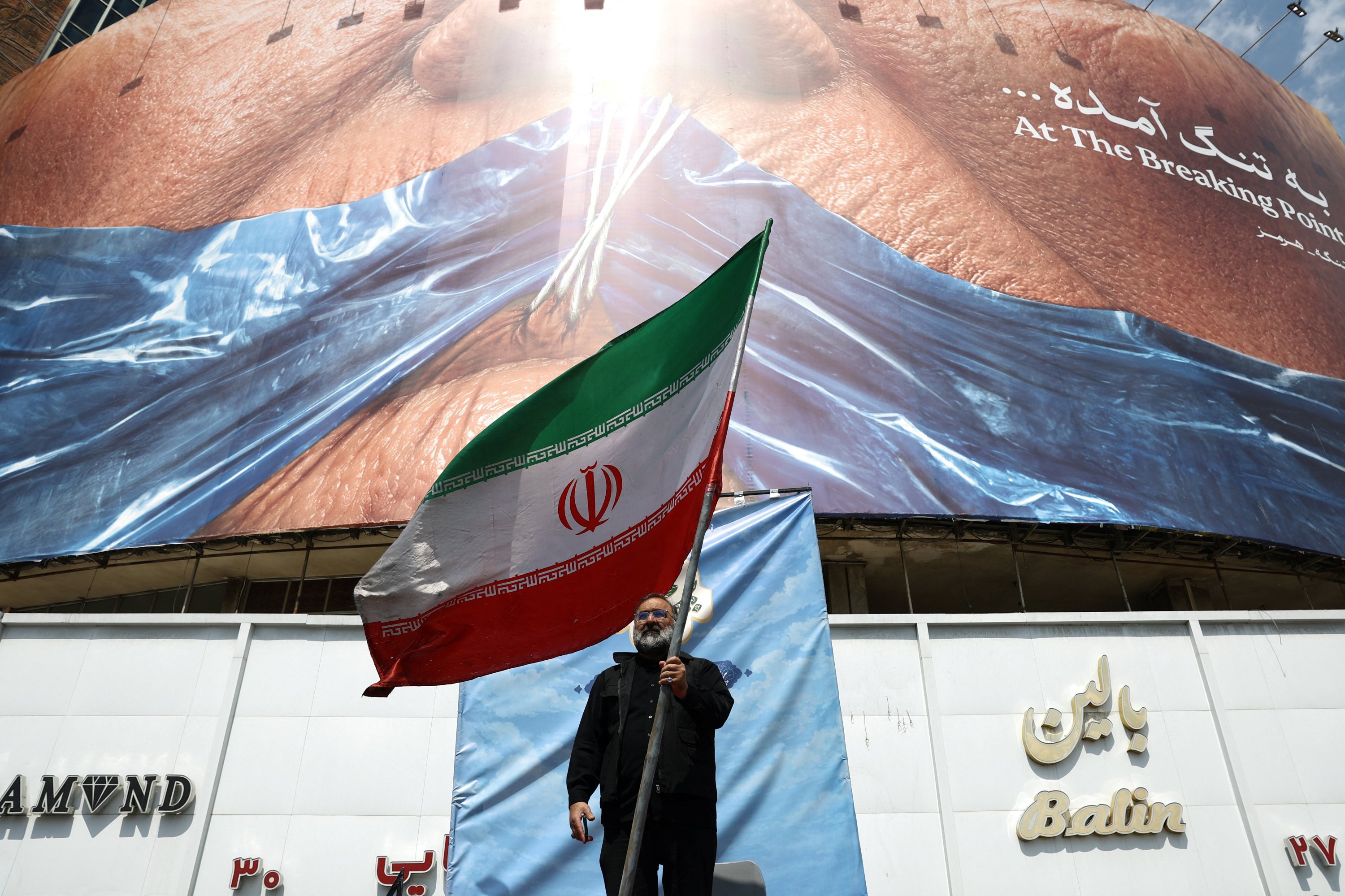 US stuck between ‘impossible’ military ops or ‘bad deal’: IRGC