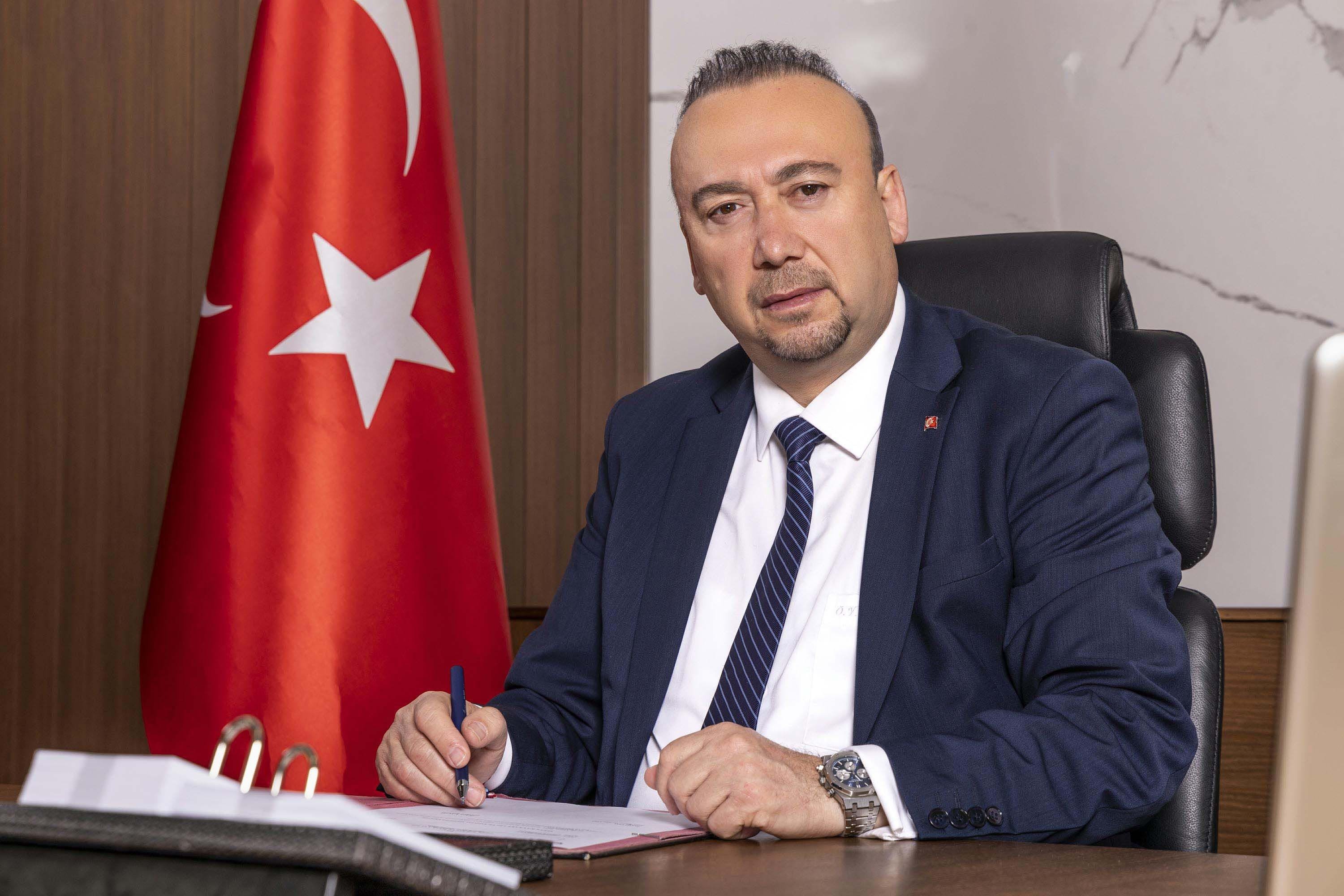 Turkish main opposition sacks notorious mayor in towel