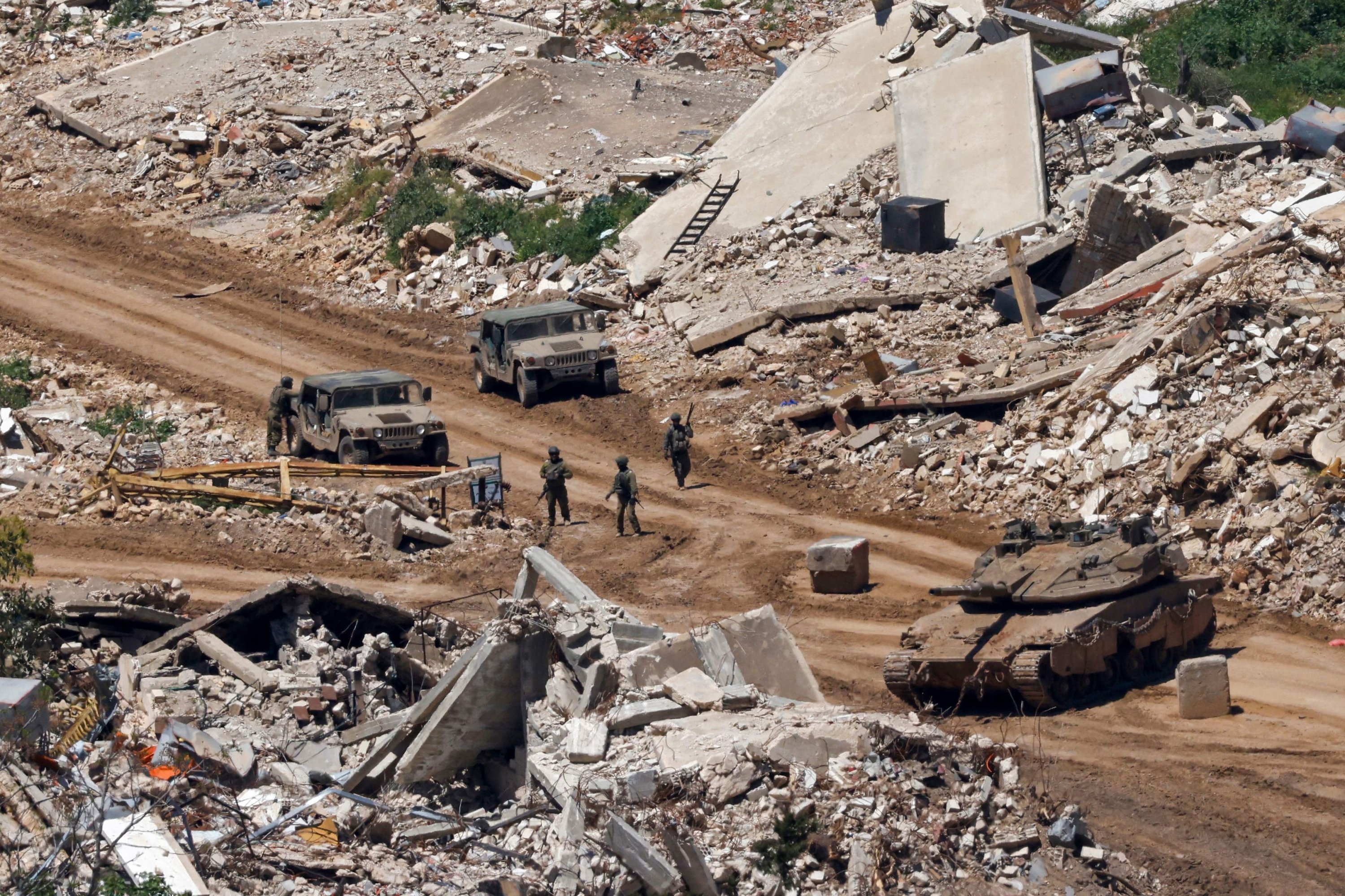 From jewelry to photos: Israeli troops loot S. Lebanon homes