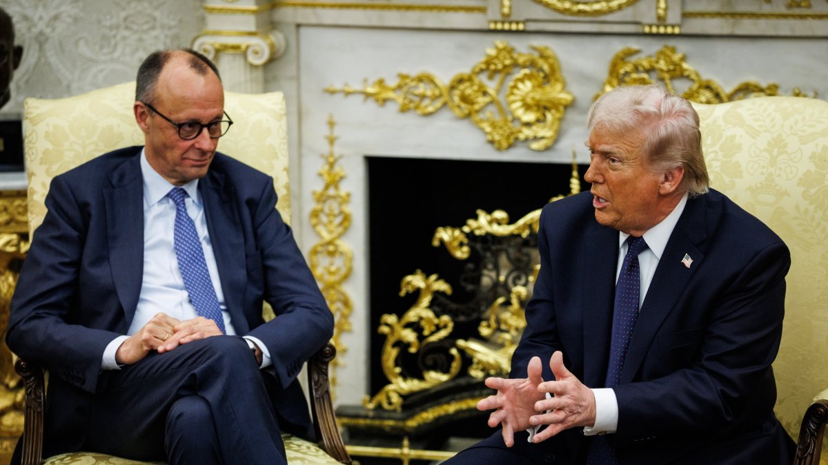 U.S. President Donald Trump (R) and German Chancellor Friedrich Merz hold a bilateral meeting in the Oval Office at the White House in Washington, DC, U.S., March 3, 2026. (EPA Photo)