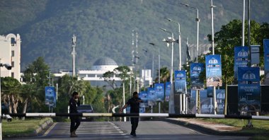 Police officers walk near the Serena Hotel, the venue for expected U.S.-Iran talks, Islamabad, Pakistan, April 24, 2026. (AFP Photo)