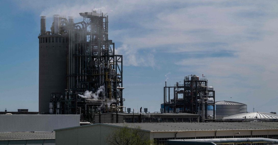 A photo shows the urea production facility (L) at the SKW Piesteritz agro-chemical plant in Piesteritz near Wittenberg, Germany, April 9, 2026. (AFP Photo)