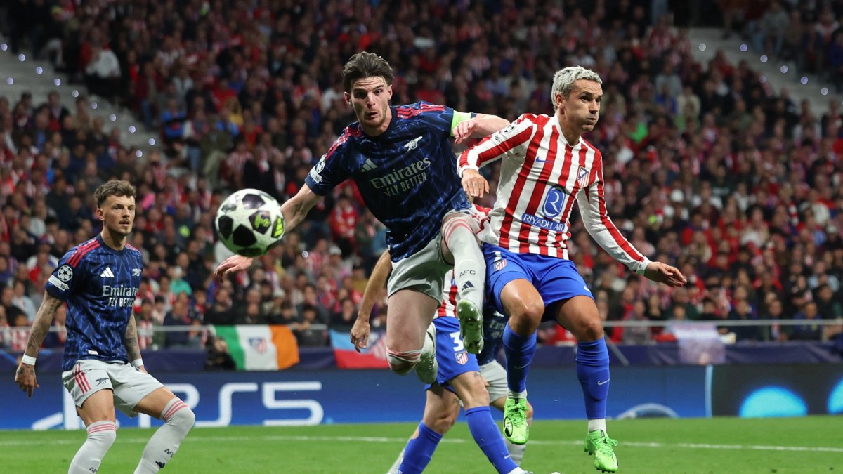Arsenal's Declan Rice (C) in action with Atletico Madrid's Antoine Griezmann during the UEFA Champions League semifinal first leg match at Riyadh Air Metropolitano, Madrid, Spain, April 29, 2026. (Reuters Photo)