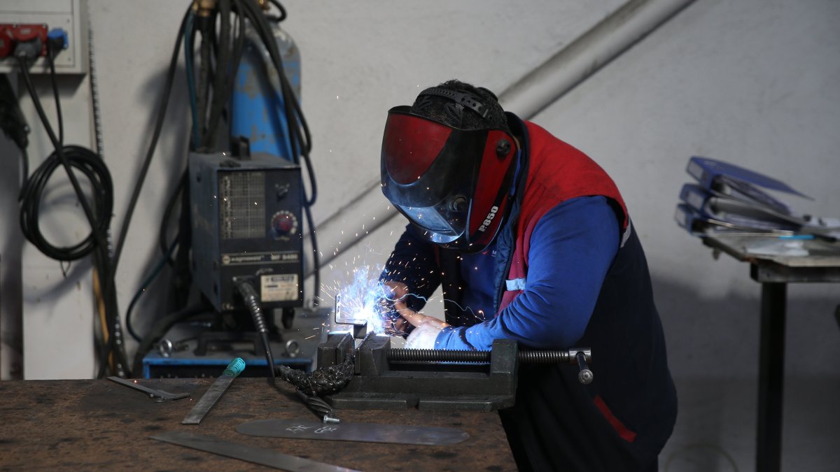 Iran war weighs on Turkish manufacturing in April