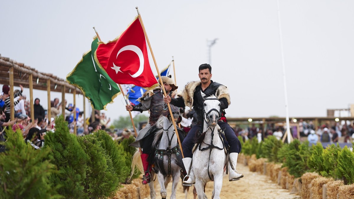 Horseback riders in action during the 7th Ethnosport Culture Festival at Atatürk Airport, Istanbul, Türkiye, May 25, 2025. (AA Photo)