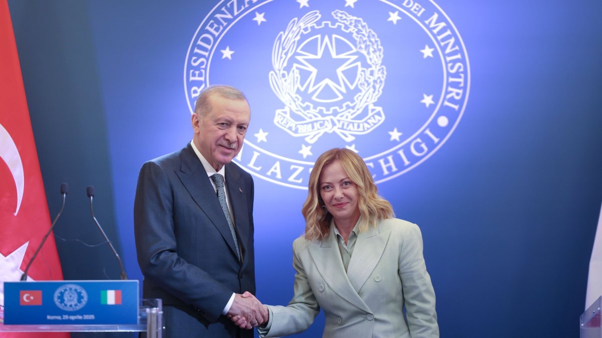 President Recep Tayyip Erdoğan and Italian Prime Minister Giorgia Meloni shake hands following their meeting at Villa Pamphilj, Rome, April 29, 2025. (Shutterstock Photo)