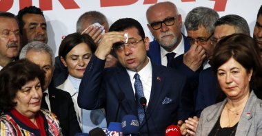 Former Mayor Ekrem Imamoğlu (C) takes a break as he talks to journalists in Istanbul, Türkiye, April 9, 2019. (AP Photo)