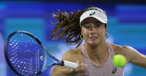 Türkiye's Zeynep Sönmez in action during her first round Women's singles match against Czechia's Sara Bejlek at the Dubai Tennis WTA Championships 2026, Dubai, UAE, Feb. 15, 2026. (EPA Photo)