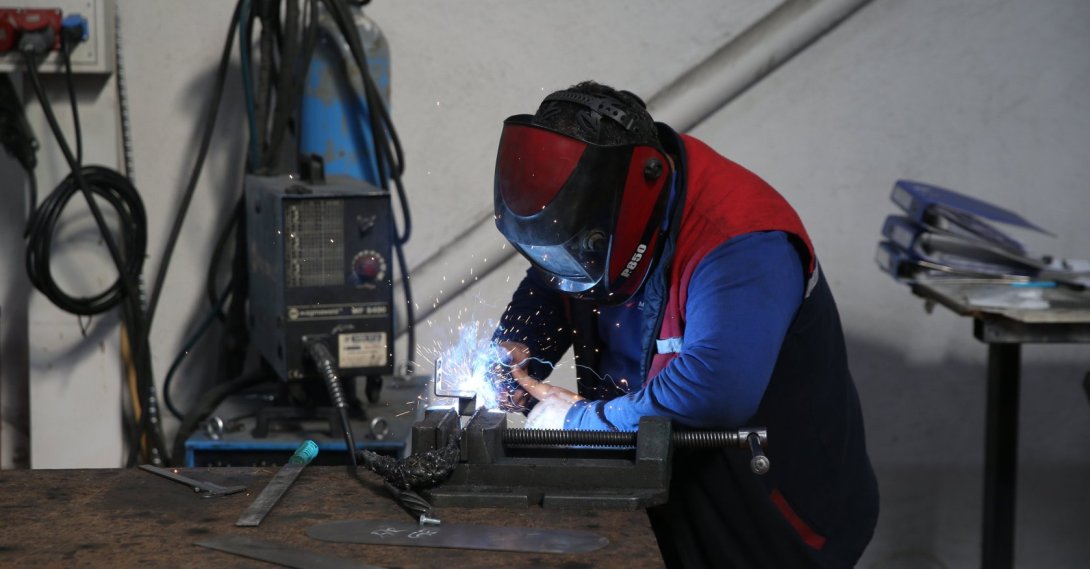 A worker is seen at a factory in Kayseri province, central Türkiye, April 9, 2026. (AA Photo)