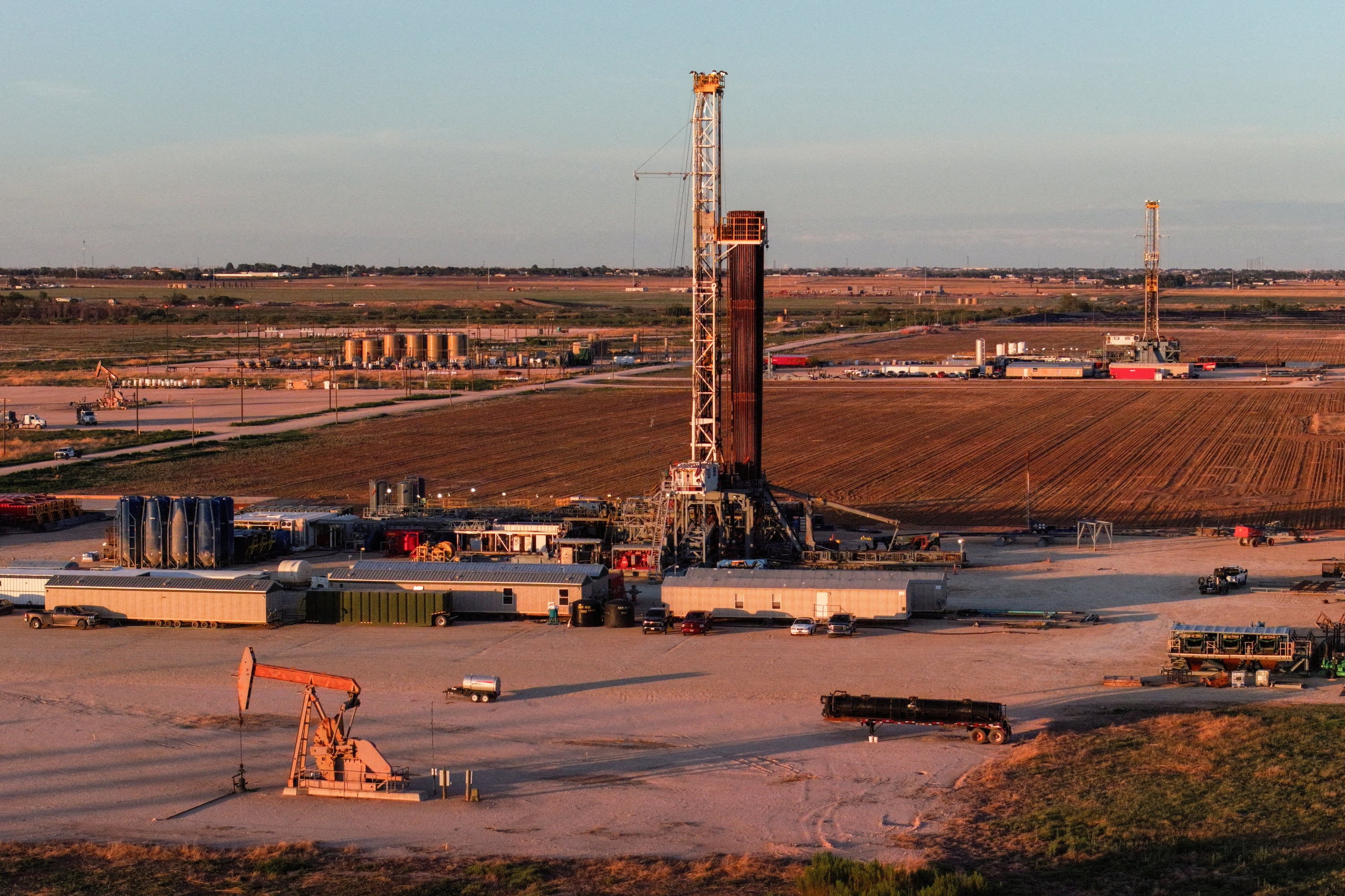 Global oil stocks at 101 days, leading US bank estimates