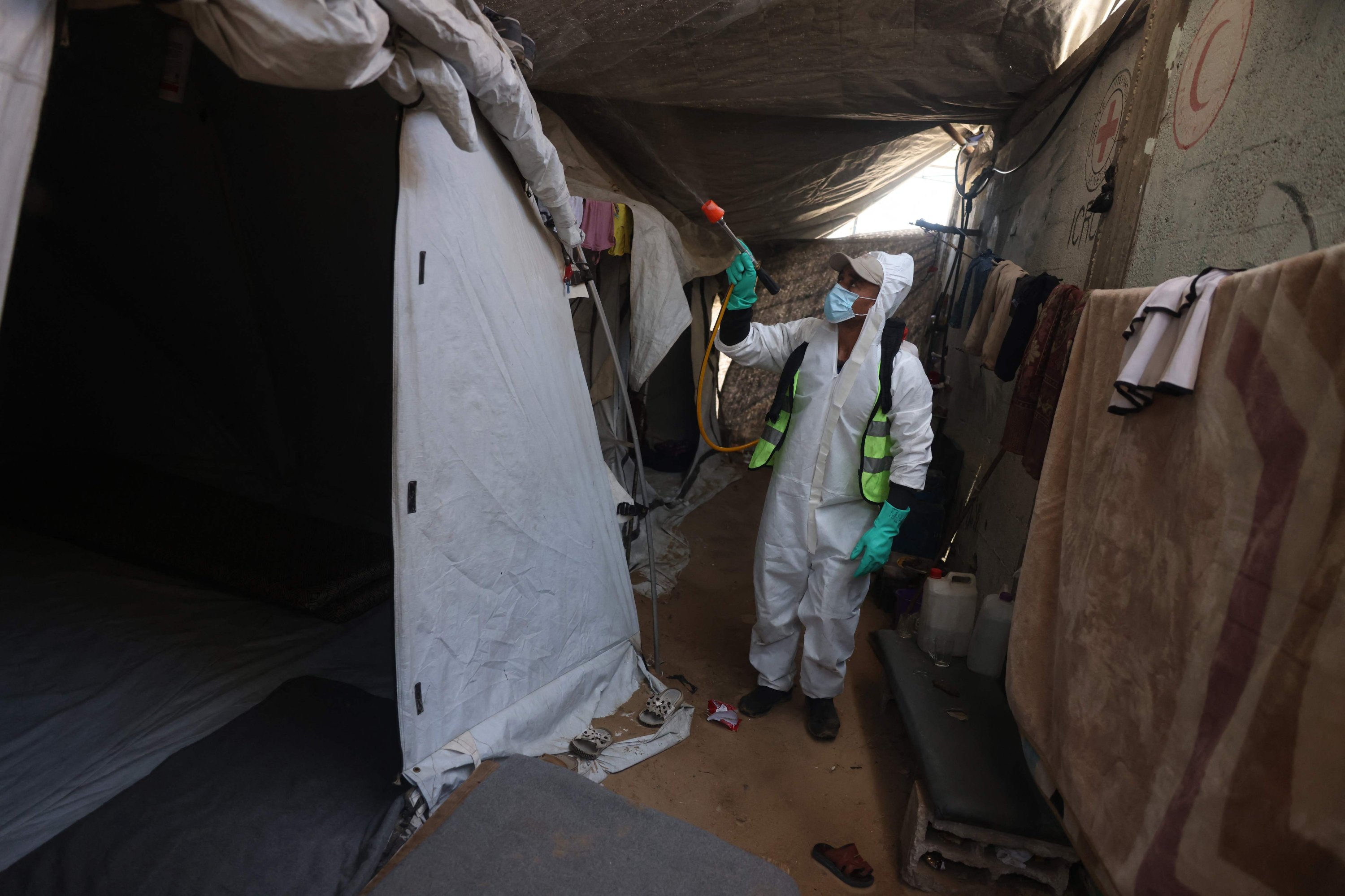 Rampant pests, medicine scarcity aggravate skin diseases in Gaza