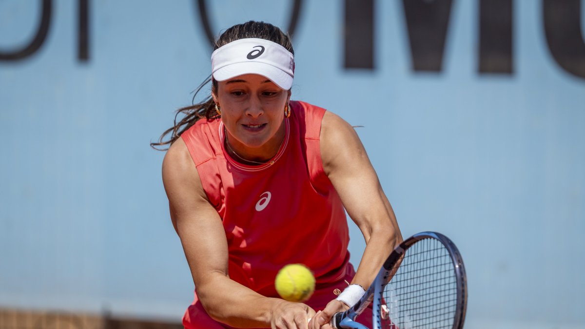 Türkiye's Zeynep Sönmez faces Argentina's Solana Sierra during their WTA third-round match at the Mutua Madrid Open at Caja Magica, Madrid, Spain, April 26, 2026. (AA Photo)