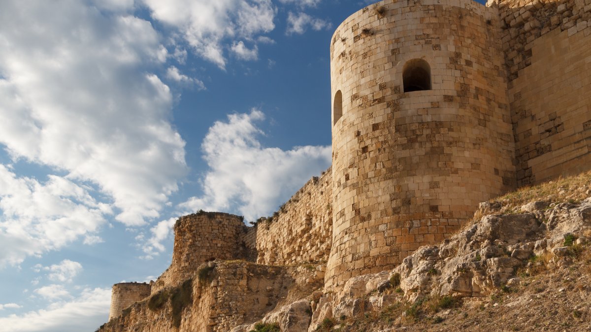 The ruins of Silifke Castle in Mersin, southern Türkiye. (Shutterstock Photo)