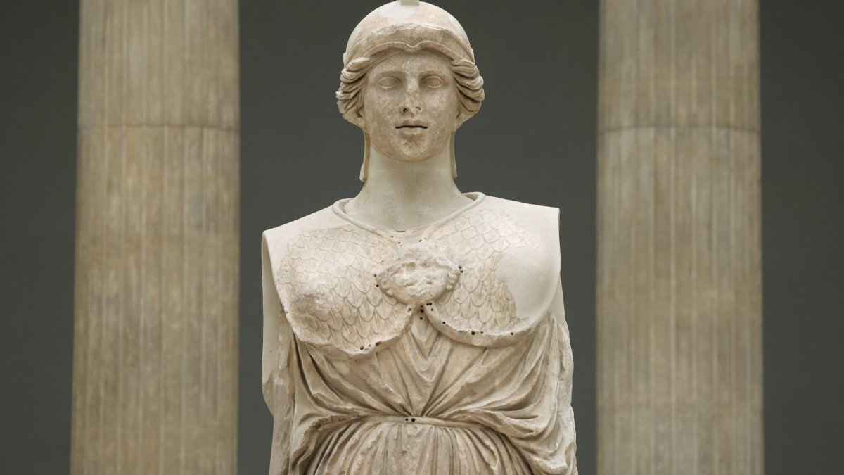 The Athena Parthenos statue stands at the Pergamon Museum during renovation work, Berlin, Germany, Dec. 4, 2025. (Getty Images Photo)