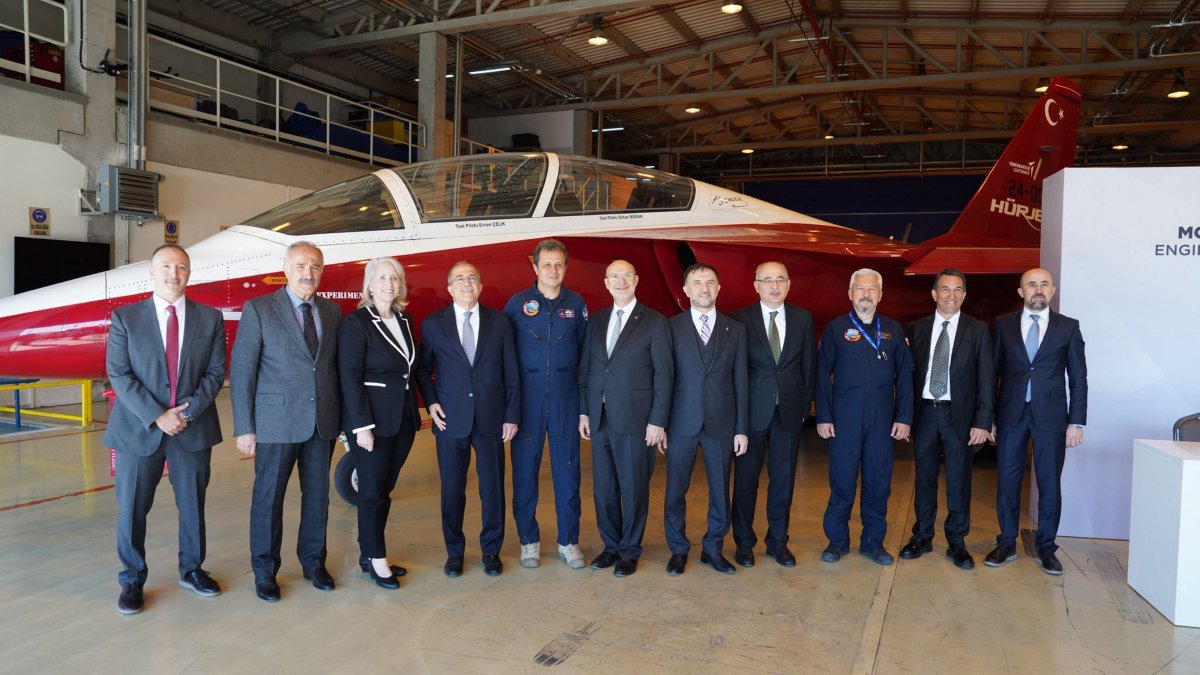 Turkish Aerospace Industries and GE Aerospace officials pose for a photo with the Hürjet aircraft in the background, Istanbul, Türkiye, May 5, 2026. (AA Photo)