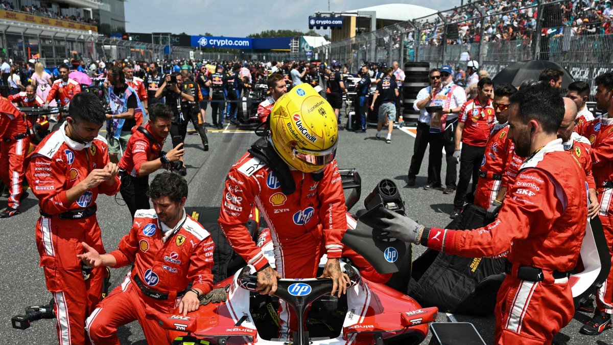 Ferrari's British driver Lewis Hamilton gets into his car at the starting grid before the start of the 2026 Miami Formula One Sprint at Miami International Autodrome, Miami Gardens, May 2, 2026. (AFP Photo)