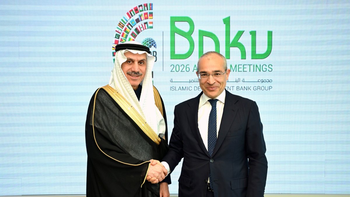 Azerbaijan’s Economy Minister Mikayil Jabbarov and Muhammad Al Jasser shake hands, May 5, 2026. (@isdb_group on X)