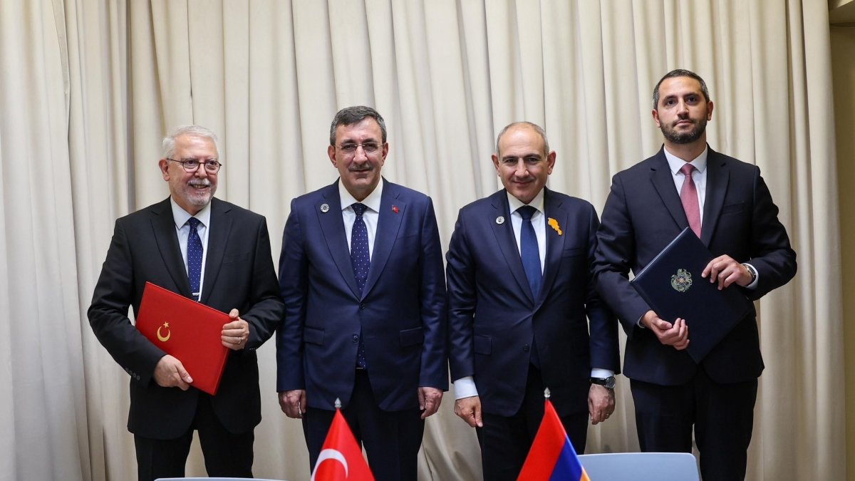 Ambassador Serdar Kılıç, special envoy of Türkiye for normalization with Armenia, Vice President Cevdet Yılmaz, Armenian Prime Minister Nikol Pashinyan and envoy Ruben Rubinyan pose for a photo after signing an agreement in Yerevan, May 4, 2026. (IHA Photo)