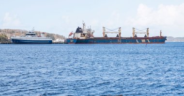This photo shows the bulk carrier LMZ Pluto being towed off Bremsnes, Averoy municipality, Norway,  April 6, 2026. (AFP Photo)