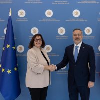 Foreign Minister Hakan Fidan and European Commissioner for the Mediterranean Dubravka Suica shake hands as they meet in Ankara, May 6, 2026. (DHA Photo)