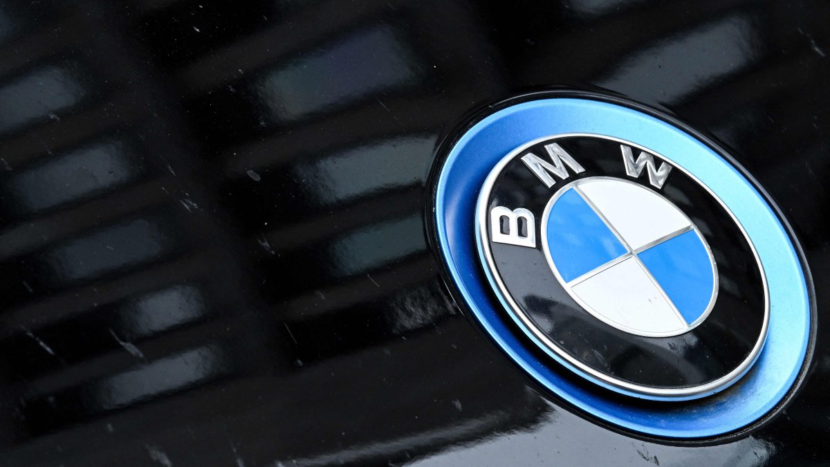 A logo of German automotive brand BMW on a BMW car, Frankfurt, Germany, May 5, 2026. (AFP Photo)