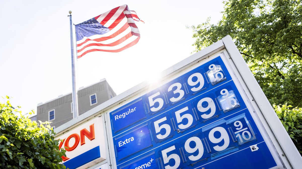 Gas prices are displayed outside an Exxon filling station, Washington, U.S., April 20, 2026. (EPA Photo)