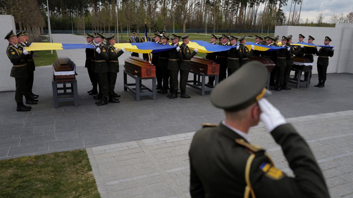 A mass funeral ceremony for 25 unidentified Ukrainian soldiers who were killed during fighting against Russian troops, at a military memorial cemetery, Kyiv, Ukraine, April 30, 2026. (Reuters Photo)
