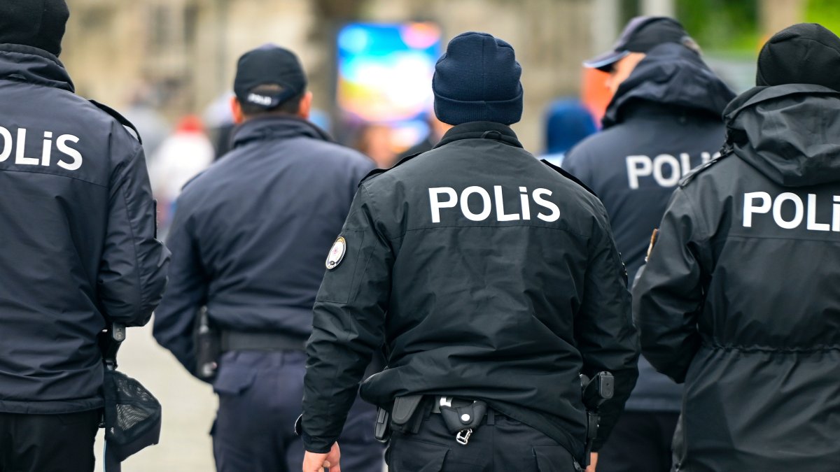 A group of police arrives during an investigation, Istanbul, Türkiye, May 4, 2024. (Shutterstock Photo)
