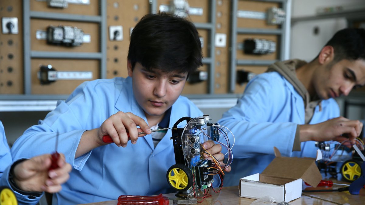 A vocational high school student works on a robot designed with classmates at a school workshop ahead of the 18th International MEB Robot Competition, Muş, Türkiye, May 4, 2026. (AA Photo)