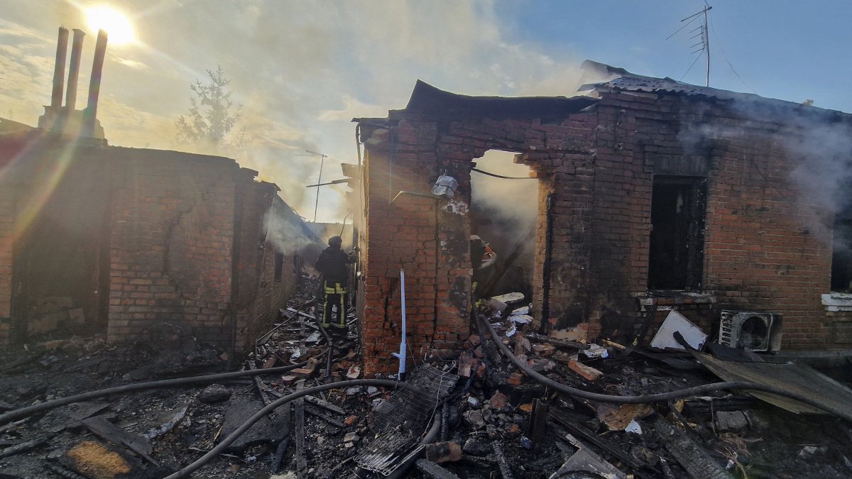 Ukrainian rescuers work at the site of a Russian strike on a private building in Kharkiv, northeastern Ukraine, May 6, 2026. (EPA Photo)