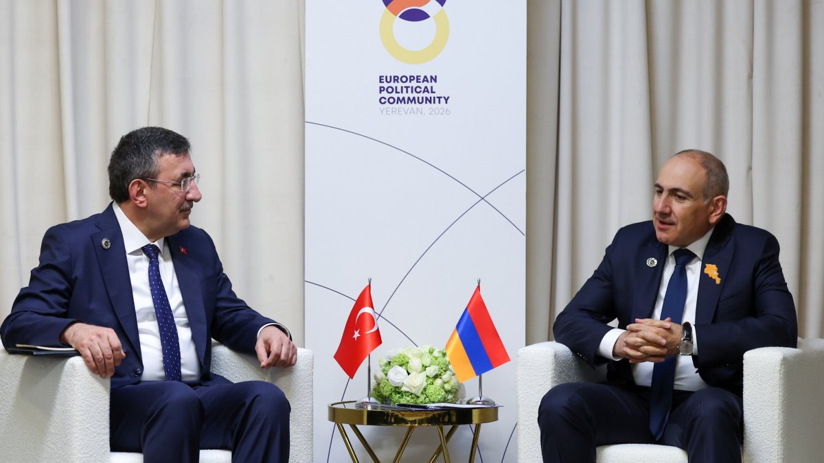 Vice President Cevdet Yılmaz (L) attends a meeting with Armenian Prime Minister Nikol Pashinyan, Yerevan, Armenia, May 4, 2026. (AA Photo)
