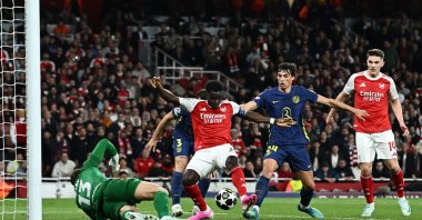 Arsenal's Bukayo Saka scores past Atletico Madrid's Jan Oblak during the UEFA Champions League semifinal second leg match at Emirates Stadium, London, U.K., May 5, 2026. (Reuters Photo)