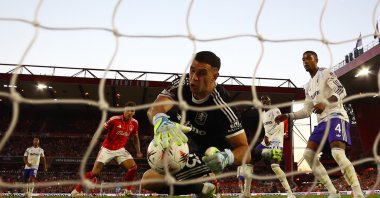 Aston Villa's Emiliano Martinez makes a save from Nottingham Forest's Igor Jesus during the UEFA Europa League semifinal first leg match at The City Ground, Nottingham, U.K., April 30, 2026. (Reuters Photo)