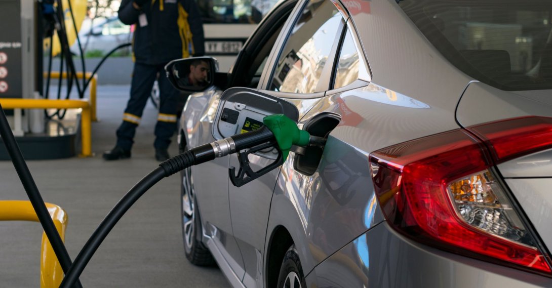 A gas is pumped into a car at a gas station, Istanbul, Türkiye, March 22, 2019. (Shutterstock Photo)
