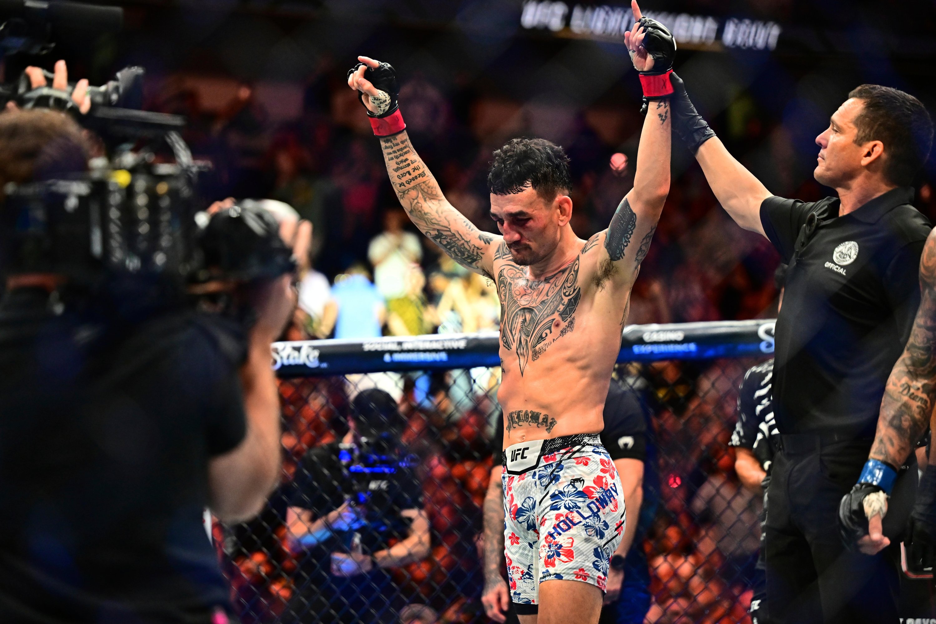 Holloway trains for McGregor rematch despite no signed UFC deal