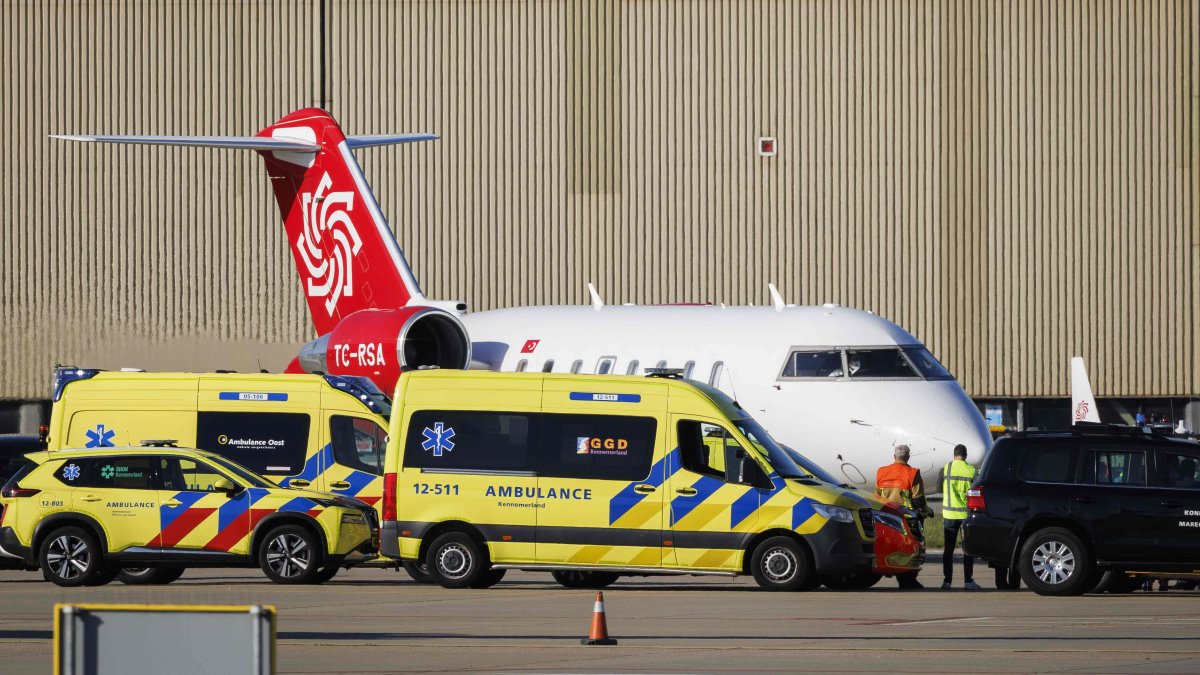 The second plane, believed to be carrying a sick passenger from the hantavirus-hit cruise ship MV Hondius, arrives at the Schiphol airport, near Amsterdam, The Netherlands, May 7, 2026. (AFP Photo)