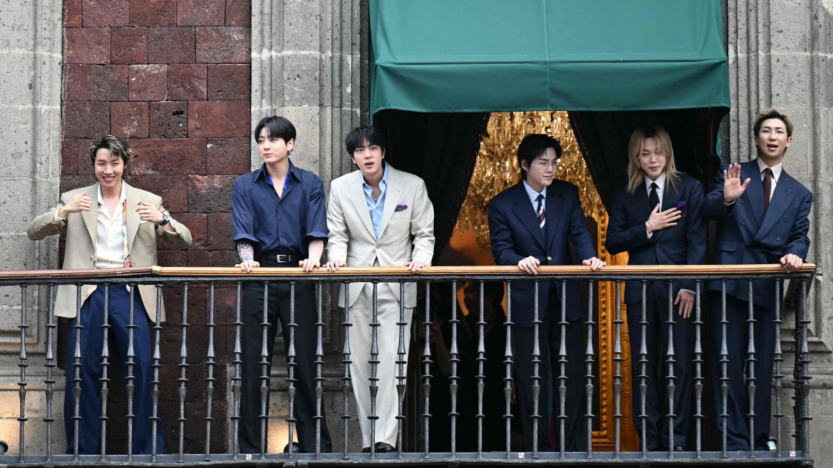 South Korean K-pop band BTS acknowledges fans from the balcony of the National Palace, at Zocalo square in Mexico City, Mexico, May 6, 2026. (AFP Photo)