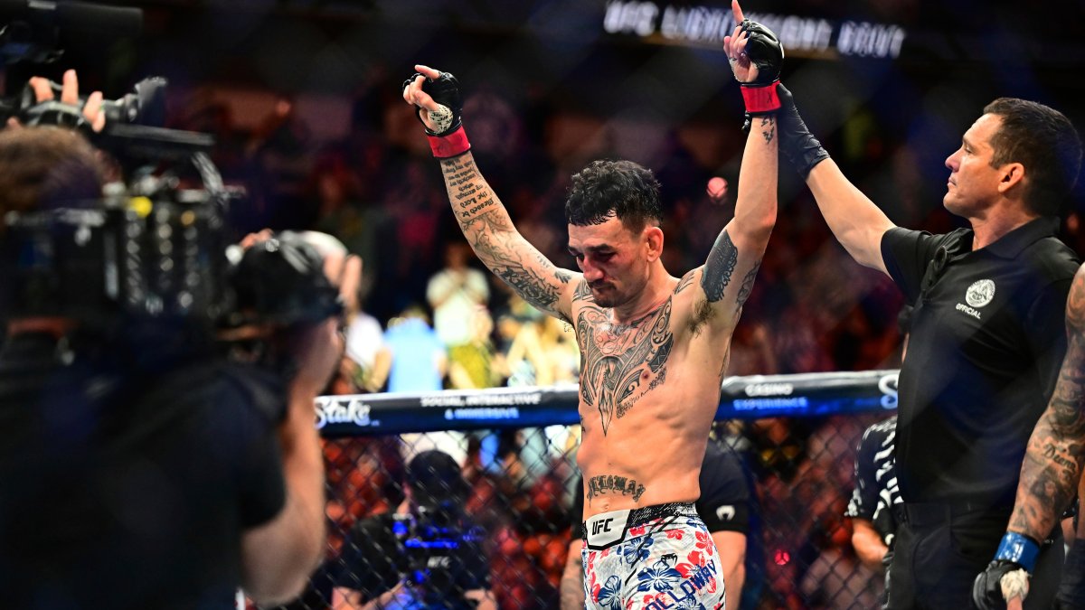 Max Holloway celebrates after winning the lightweight title fight at UFC 318, New Orleans, U.S., July 19, 2025. (AP Photo)