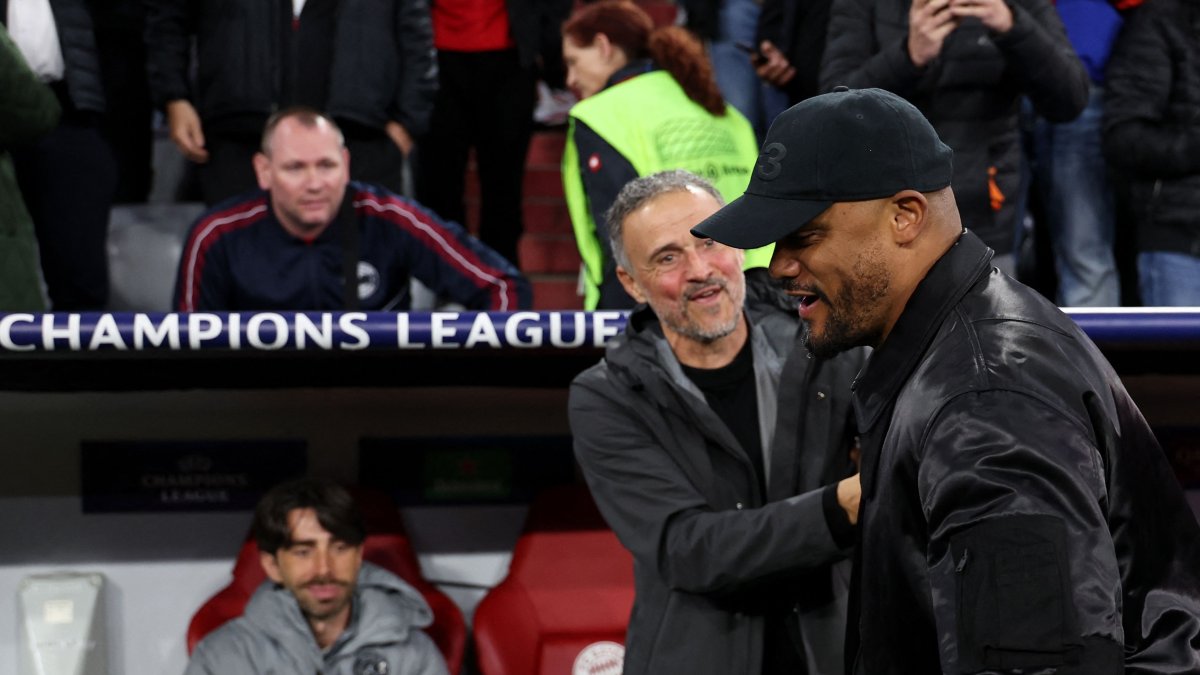 Paris Saint-Germain's Spanish head coach Luis Enrique (L) and Bayern Munich's Belgian head coach Vincent Kompany greet each other before the UEFA Champions League second-leg, semifinal football match, Munich, Germany, May 6, 2026. (AFP Photo)