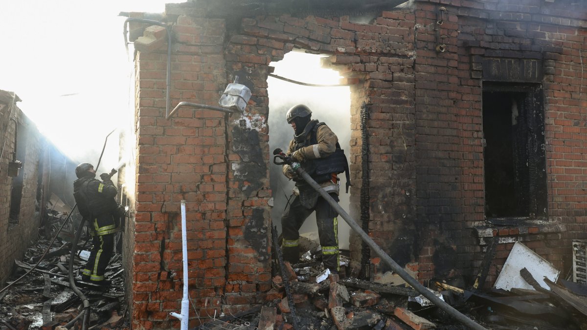 Ukrainian rescuers work at the site of a Russian strike on a private building in Kharkiv, northeastern Ukraine, May 6, 2026. (EPA Photo)