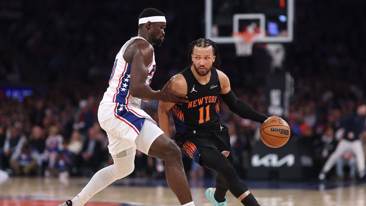 New York Knicks' Jalen Brunson (R) dribbles against Philadelphia 76ers' Adem Bona during the first quarter in Game Two of the Second Round of the NBA Eastern Conference Playoffs at Madison Square Garden, New York City, U.S., May 6, 2026. (AFP Photo)