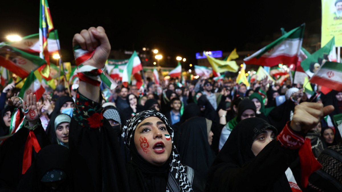 People chant during a rally in Tehran, Iran, May 6, 2026. Majid Asgaripour/WANA (West Asia News Agency) via REUTERS ATTENTION EDITORS - THIS PICTURE WAS PROVIDED BY A THIRD PARTY