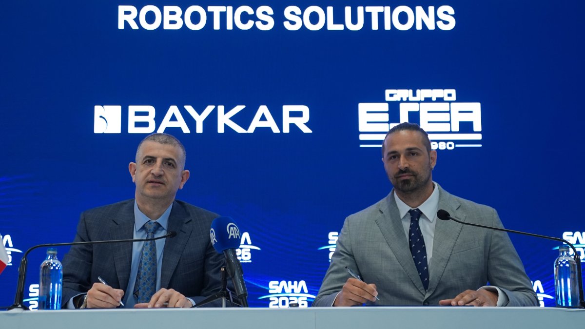 Baykar CEO Haluk Bayraktar (L) alongside Gruppo Esea CEO Alessandro Liberatore during a signing ceremony at SAHA 2026, Istanbul, Türkiye, May 7, 2026. (AA Photo)