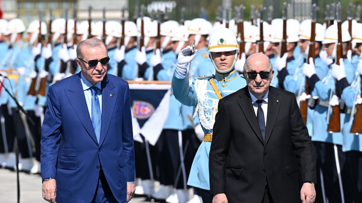 President Recep Tayyip Erdoğan walks with Algerian President Tebboune after his arrival at the presidential complex, Ankara, Türkiye, May 7, 2026.  (AA Photo) 