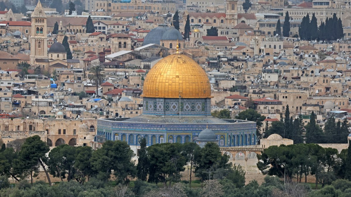 This photograph shows a view of the old city of Jerusalem with the Al-Aqsa Mosque and its Dome of the Rock, April 8, 2026. (AFP File Photo)